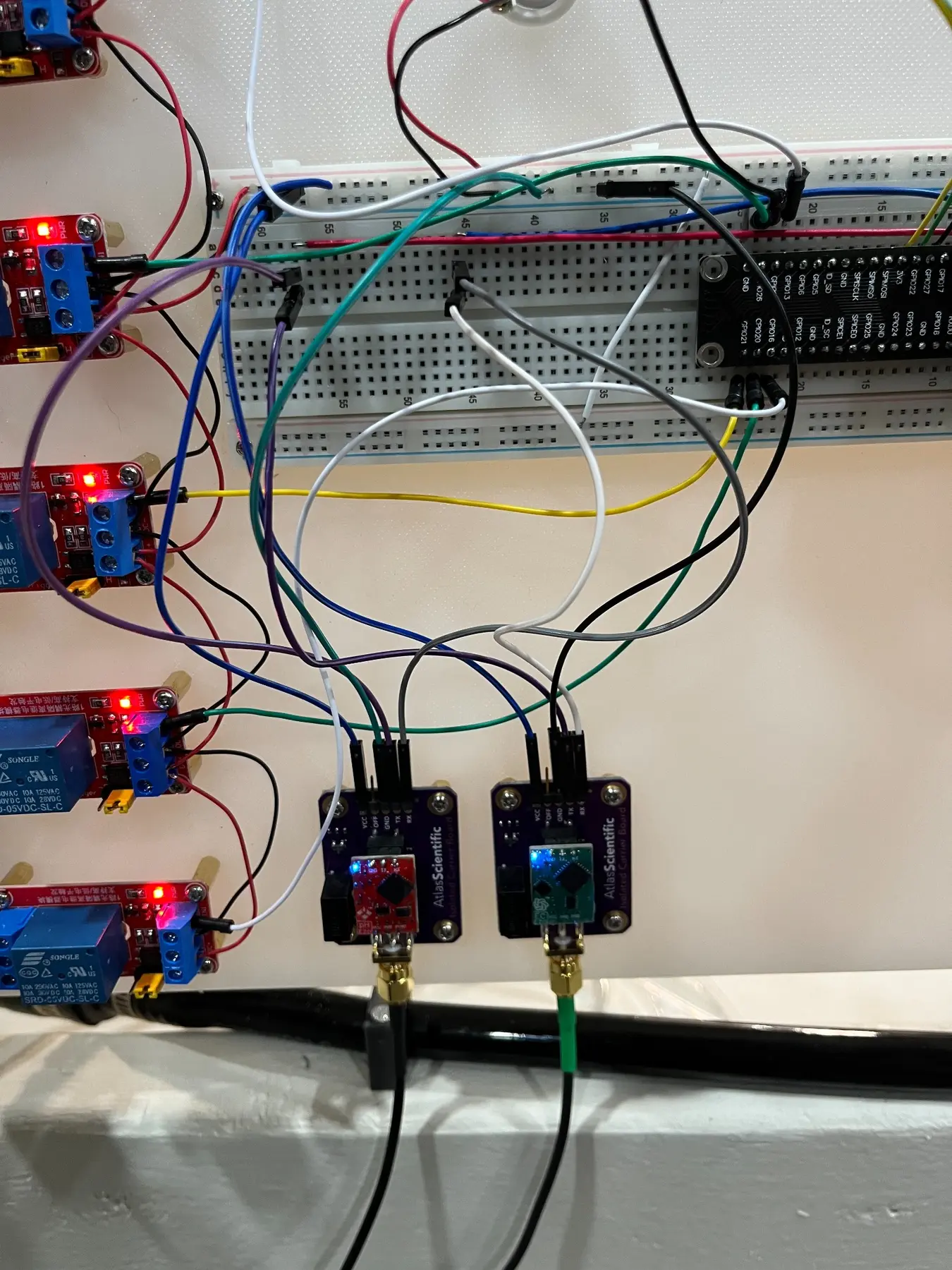 Raspberry Pi hydroponic control prototype with individual relays and isolated measurement circuits